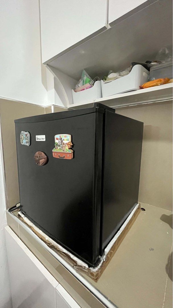 Refrigerator - Magic Chef (Category: Refrigerators and Freezers) located in Quezon City. Submitted by shopwithkim_ (Listing ID 1460464871, Image 3). Description: FOR SALE: Refrigerator with Mini Freezer ✨ Good as New! ✅ 6 months pa lang since purchased ✅ Check one to sawa (pwede sa maarte) ✅ Well-maintained ✅ In good working condition.
