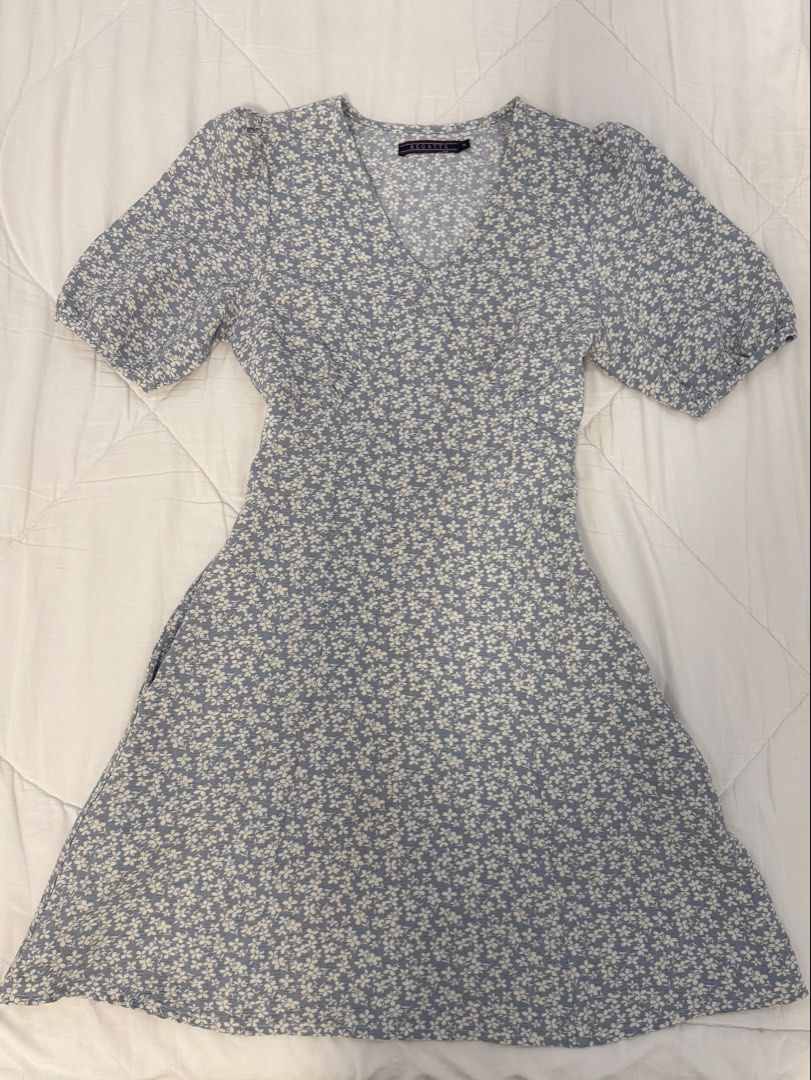 Regatta Blue Floral Dress (Category: Dresses) located in Butuan. Submitted by notcwp (Listing ID 1460325020, Image 1). Description: with side zipper and pockets size S.