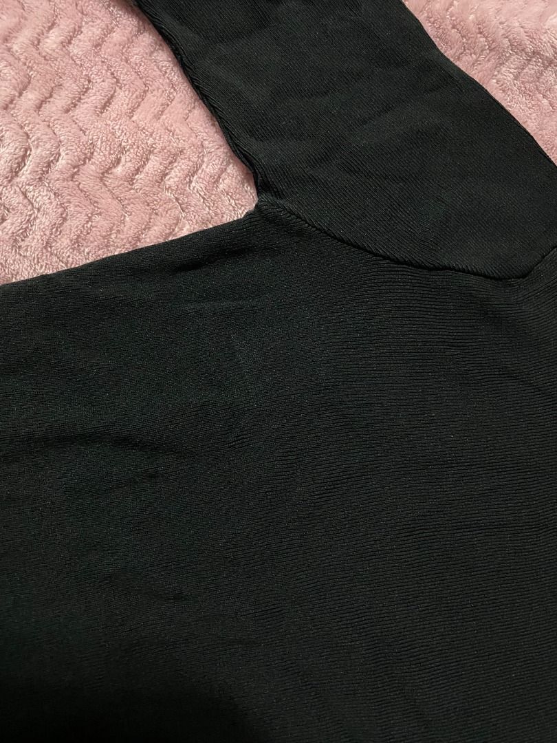 Ribbed Turtleneck Top (Category: Longsleeves) located in Manila. Submitted by diorellecoeur_xxx02 (Listing ID 1460496715, Image 2). Description: Body hugging. Manipis na matibay yung tela.