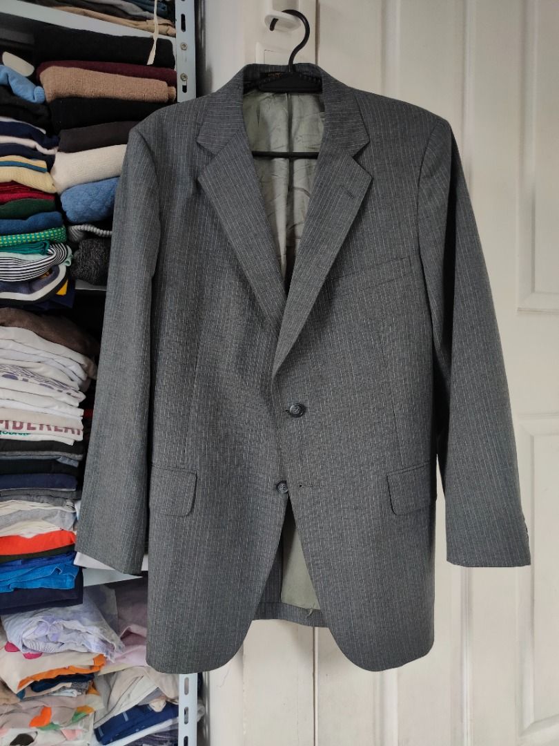 Richman Brothers Grey Blazer - Large (Category: Coats, Jackets and Outerwear) located in Dasmarinas. Submitted by jethroespinosa (Listing ID 1460333547, Image 1). Description: Size in inches: 21 width 31 length No issues or alterations Loc: Dasma Cavite MOP: Gcash.