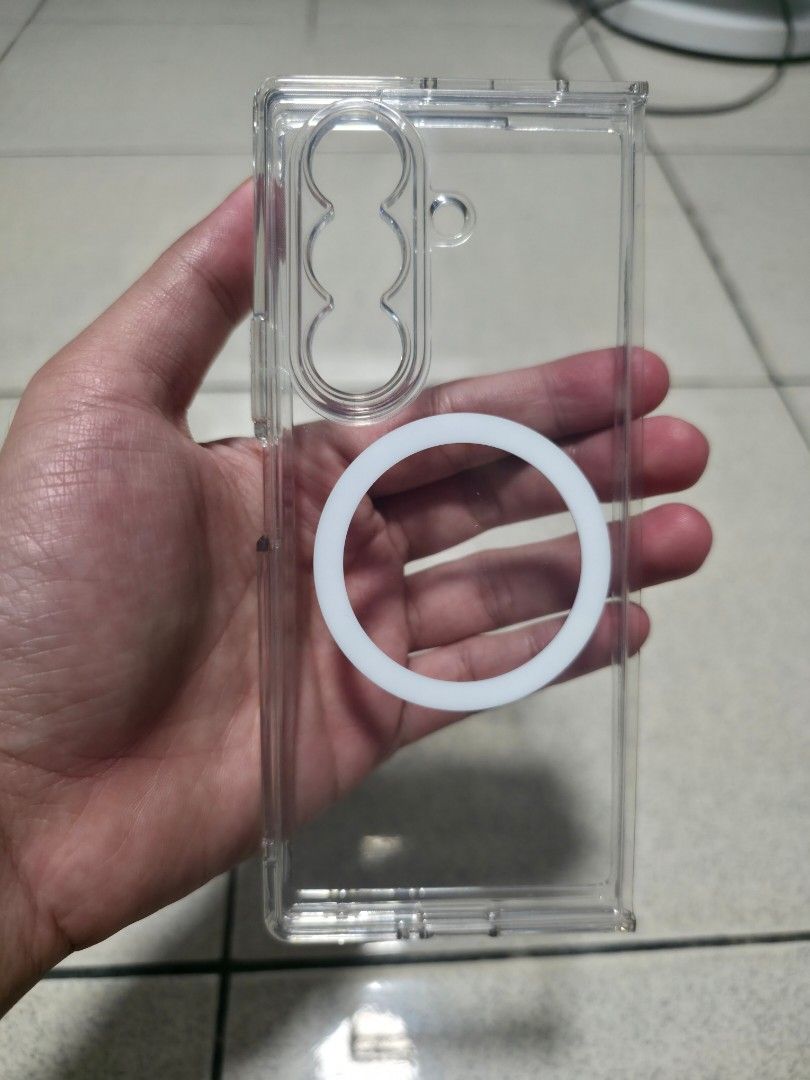 Ringke Fusion Magnetic Fold 7 (Category: Cases & Sleeves) located in Rodriguez. Submitted by mugiawaya (Listing ID 1460390353, Image 3). Description: Case only. Location montalban, lalamove outside area. RFS: Switched to spigen..