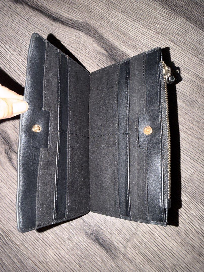 River Island Black Wallet (Category: Wallets & Card holders) located in Manila. Submitted by sushi.lover (Listing ID 1460364729, Image 2). Description: - Brand: Black River Island - Design: Geometric pattern on the front - Features: Internal zip compartment, multiple card slots - Includes: Separate card holder - Benefit: Perfect for organizing your essentials.