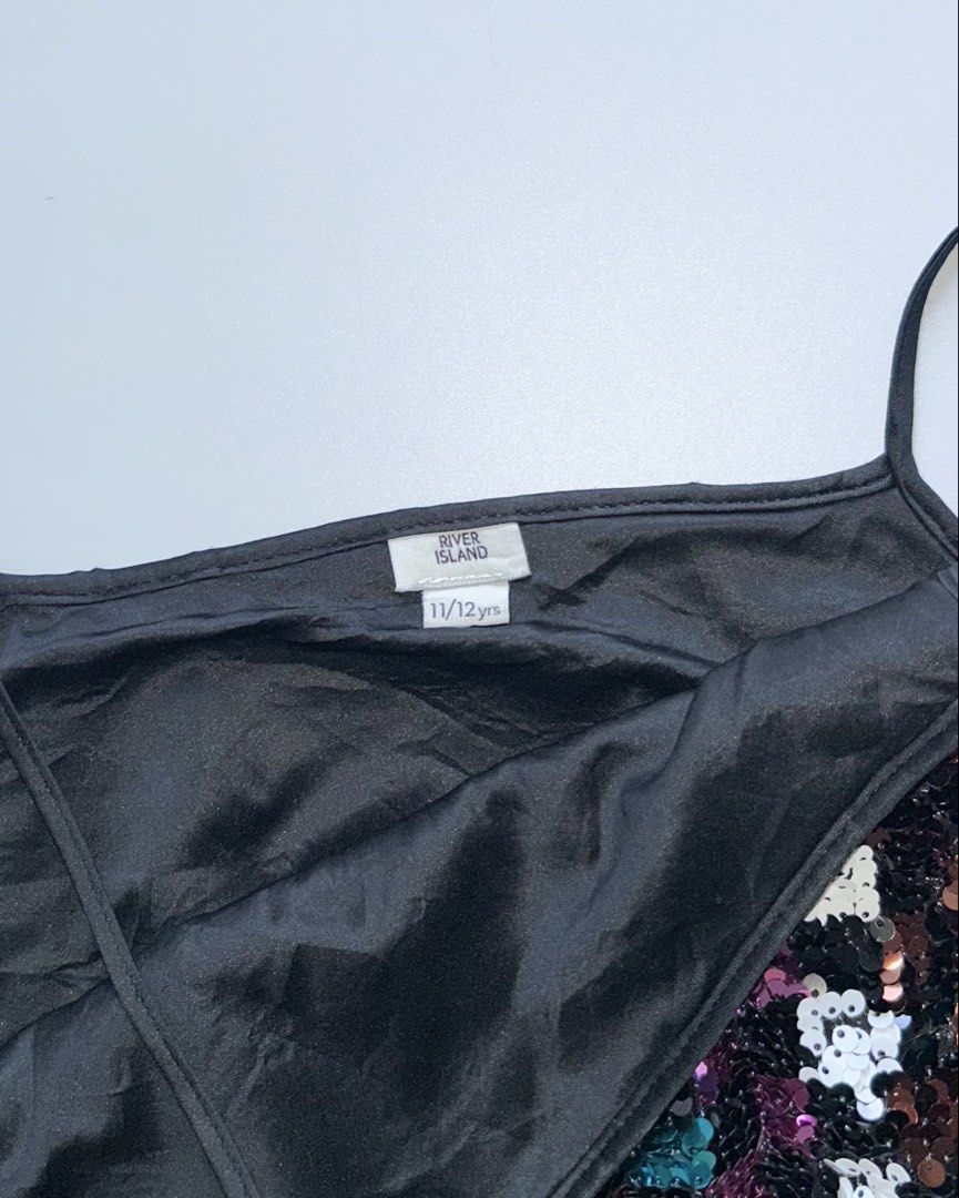river island fully sequined dress (Category: Dresses) located in Lipa City. Submitted by mayumi.vtg (Listing ID 1460357947, Image 3). Description: ❀ fits m-l | bust: 38in | length: 33.5in ❀ complete sequins, w/ inner lining.