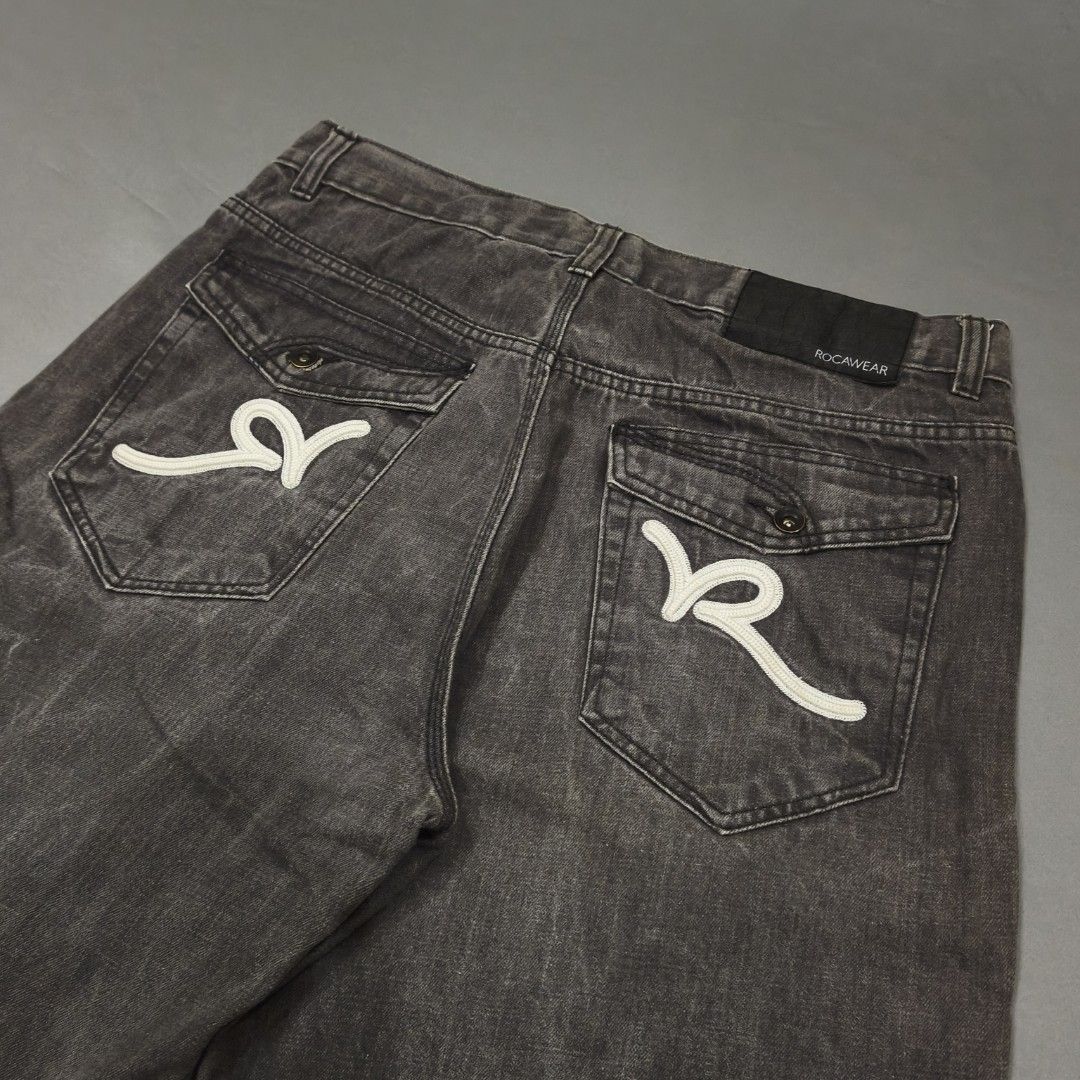 Rocawear Acid Washed Denim Shorts (Category: Shorts) located in Cebu City. Submitted by greedthrift.00 (Listing ID 1460435082, Image 2). Description: - condition: 9.8/10 - color rate: 9.8/10 - Issue: none - waistline: 36" - length: 25" - leg opening: 12" Rocawear grey denim shorts with signature 'R' logo on back pockets. Classic streetwear, perfect for casual wear..