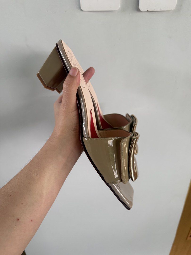 Roger Vivier EUR 39 (Category: Sandals) located in Antipolo. Submitted by ceraken_luxpreloved (Listing ID 1460374830, Image 2). Description: Issue: visible stain see photos.