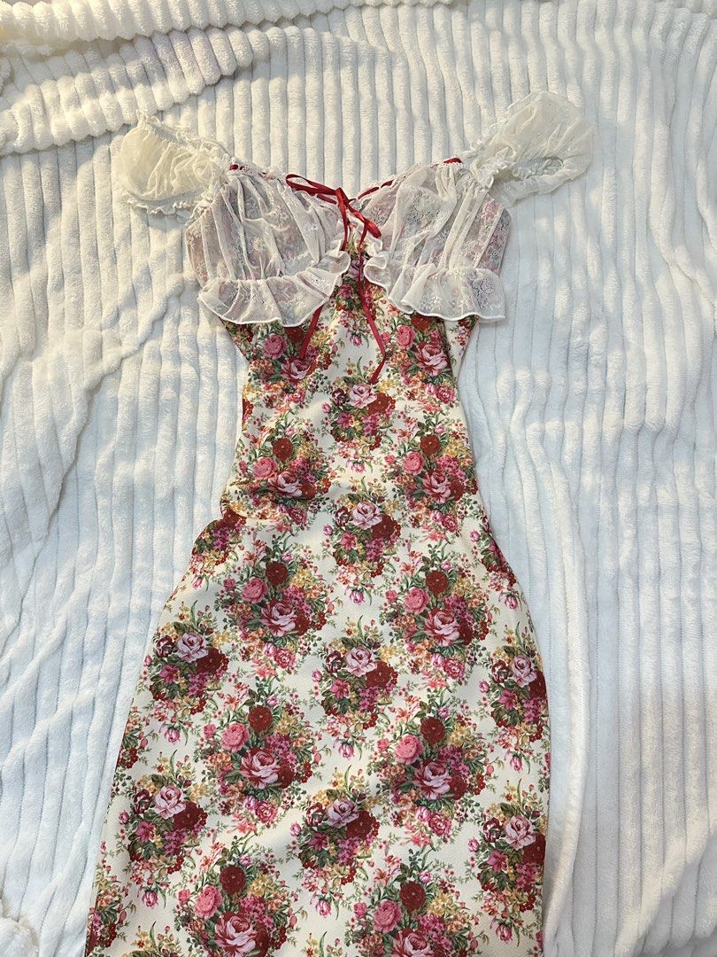Romantic coquette dress roses (Category: Dresses) located in San Pedro. Submitted by bubbles_cutie (Listing ID 1460338957, Image 1). Description: Super ganda niya pa rin , i only wore it once pero not my style na kasi.