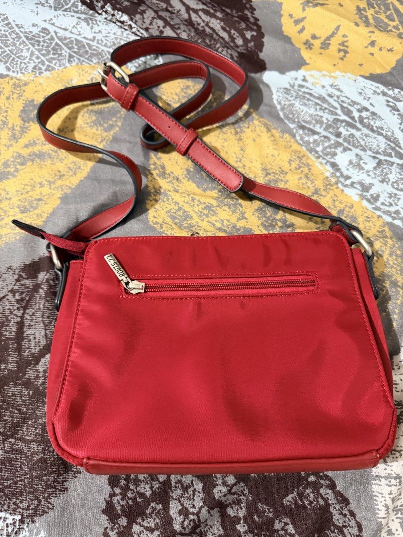 Roots73 Canada Sling Bag (Category: Cross-body Bags) located in Dinalupihan. Submitted by laviajeraph (Listing ID 1460326490, Image 2). Description: 👜 ROOTS73 CANADA SLING BAG 🇨🇦 ✨ Authentic Roots73 sling bag from Canada — perfect for everyday use! 💕 Casual, functional, and easy to style. Great for errands, travel, outdoor activities, or simply carrying your daily essentials. 📌 Condition: Preloved / Excellent condition 📸 Actual photos poste