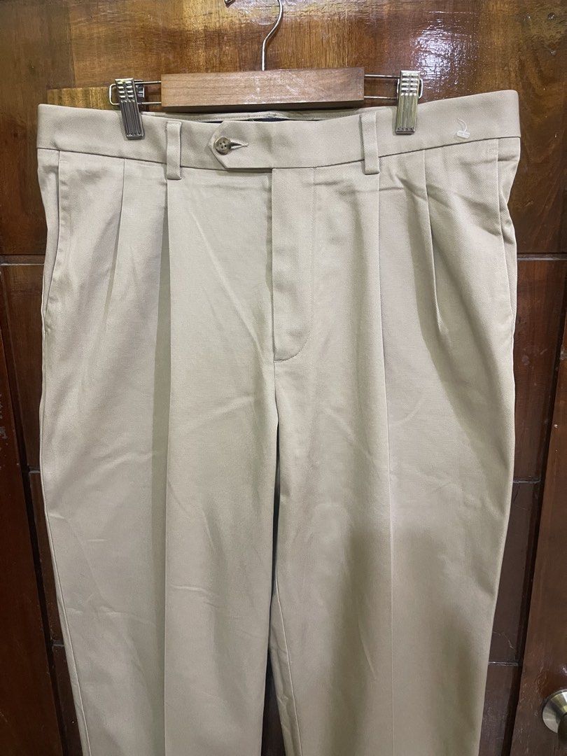 Roundtree and Yorke Chino Pants (Category: Chinos) located in Marikina City. Submitted by greatfindsmnlph (Listing ID 1460408788, Image 3). Description: Roundtree & Yorke Pants Price: 350 Size: Medium Waistline: 32 Length: 44 Hemline: 9 Color: Khaki Color Rate: 10/10 Condition: 10/10 almost new Very nice in actual.