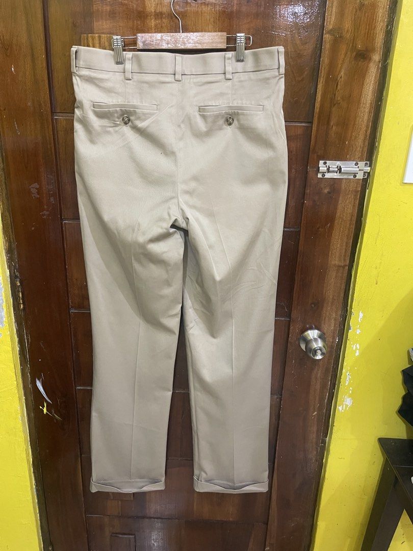 Roundtree and Yorke Chino Pants (Category: Chinos) located in Marikina City. Submitted by greatfindsmnlph (Listing ID 1460408788, Image 2). Description: Roundtree & Yorke Pants Price: 350 Size: Medium Waistline: 32 Length: 44 Hemline: 9 Color: Khaki Color Rate: 10/10 Condition: 10/10 almost new Very nice in actual.