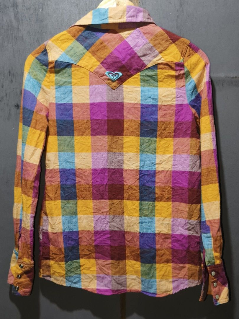 ROXY BY QUIKSILVER (Category: Longsleeves) located in Makati City. Submitted by updownthrift (Listing ID 1460463622, Image 3). Description: NO ISSUE NEED WASH.