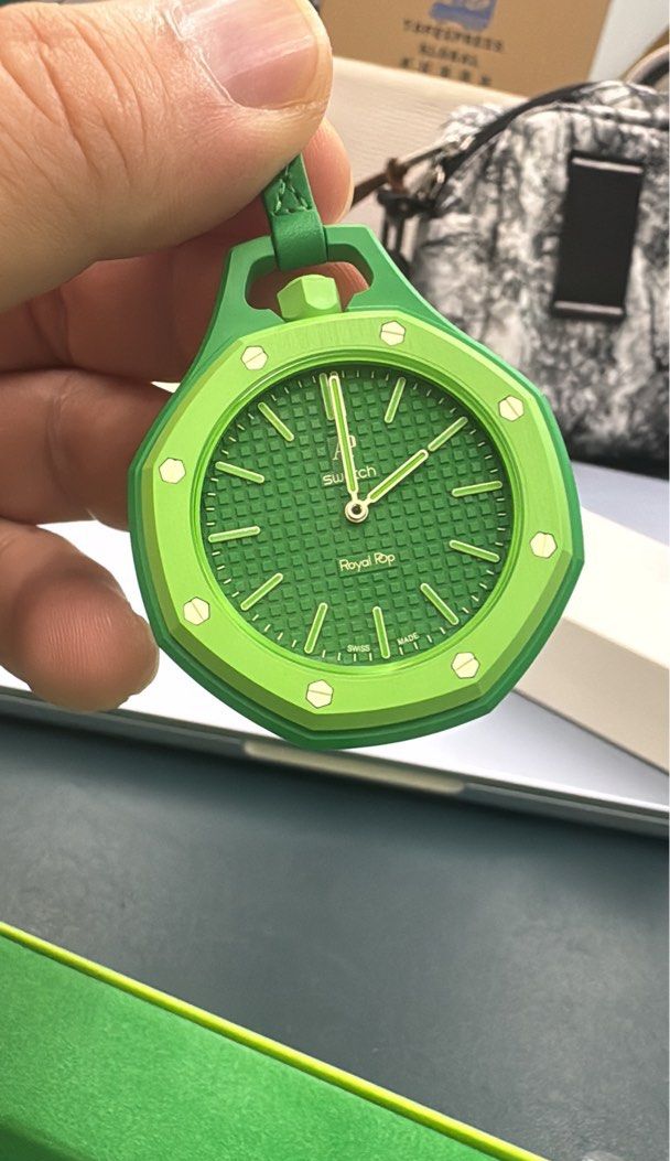 Royal pop x swatch （分類：手錶）位於 Hong Kong。 由 freeocean_e3f3d0 提交（商品編號 1460257559，圖片 1）。簡介： Green Brand new Full set have invoice 。