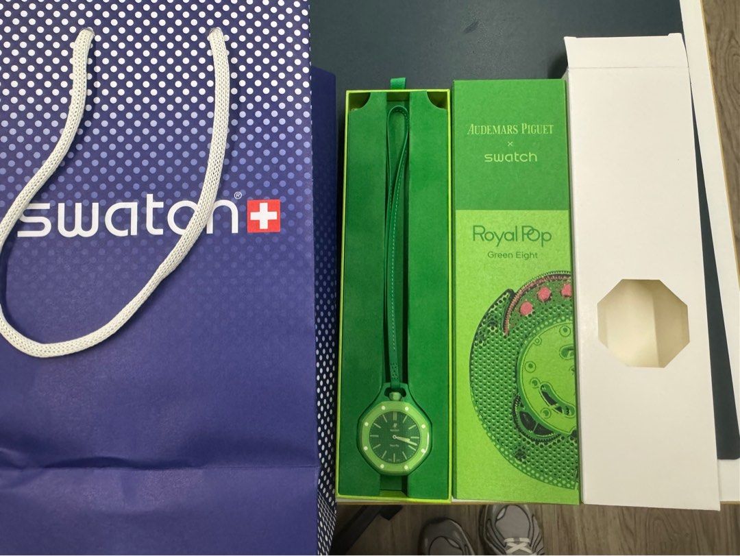 Royal pop x swatch （分類：手錶）位於 Hong Kong。 由 freeocean_e3f3d0 提交（商品編號 1460257559，圖片 3）。簡介： Green Brand new Full set have invoice 。