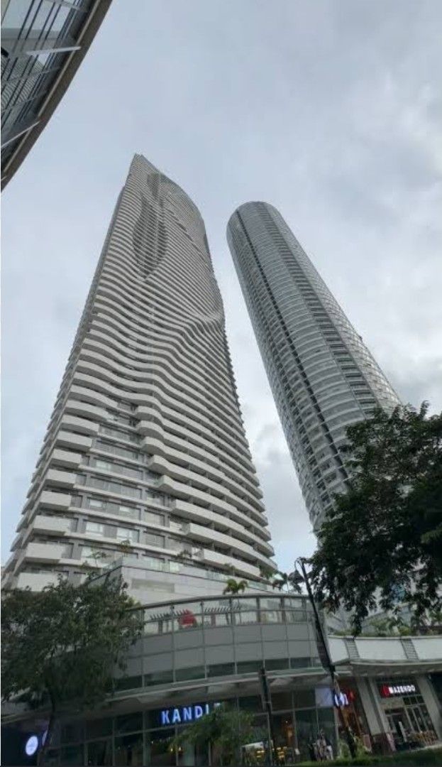 Royalton 2BR (Category: Apartments & Condos) located in Mandaluyong City. Submitted by jatai (Listing ID 1460371254, Image 1). Description: for lease fully furnished 105sqm 1 parking minimum 1 year.