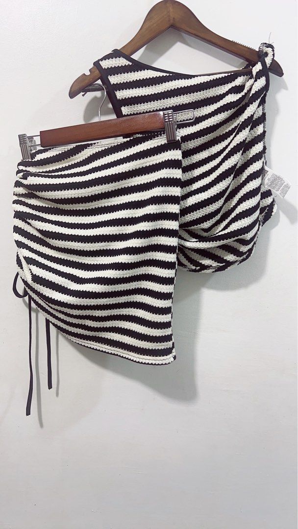 ruched skirt and top summer Coords (Category: Sets or Coordinates) located in Cavite. Submitted by wishie_collects (Listing ID 1460422978, Image 1). Description: Size Xs Brand: Shein Brand New.