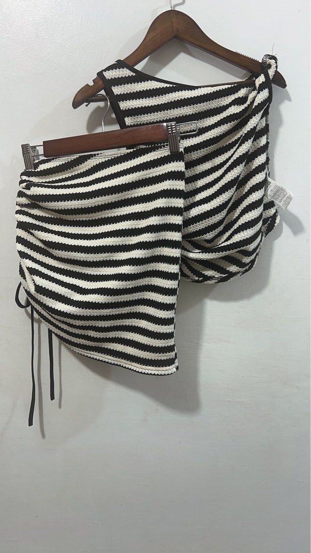 ruched skirt and top summer Coords (Category: Sets or Coordinates) located in Cavite. Submitted by wishie_collects (Listing ID 1460422978, Image 2). Description: Size Xs Brand: Shein Brand New.