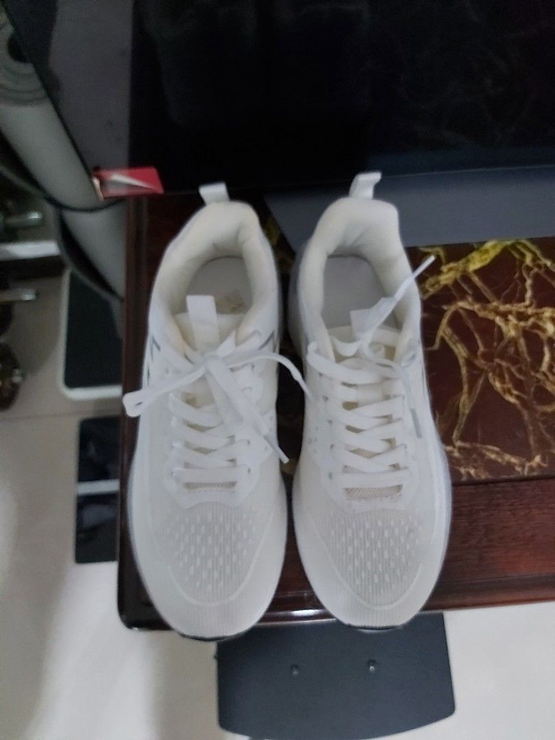 Running shoes (Category: Shoe inserts) located in Manila. Submitted by pureeagle88 (Listing ID 1460445618, Image 2). Description: size 40 running shoes for women. binili ko sa shein.