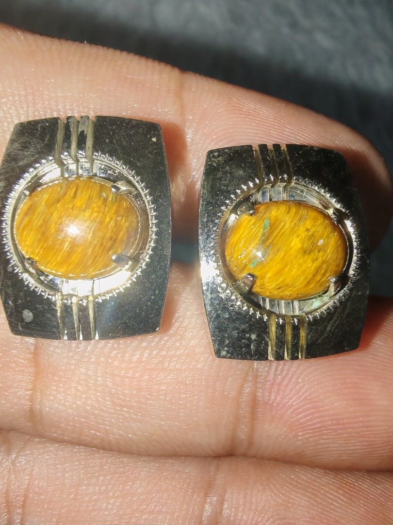 Rutilated Quartz Silvertone Cufflinks No markings In good condition 500 (Category: Cuff Links) located in Las Pinas. Submitted by zachethans (Listing ID 1460348317, Image 2). Description: Rutilated Quartz Silvertone Cufflinks No markings In good condition 500.
