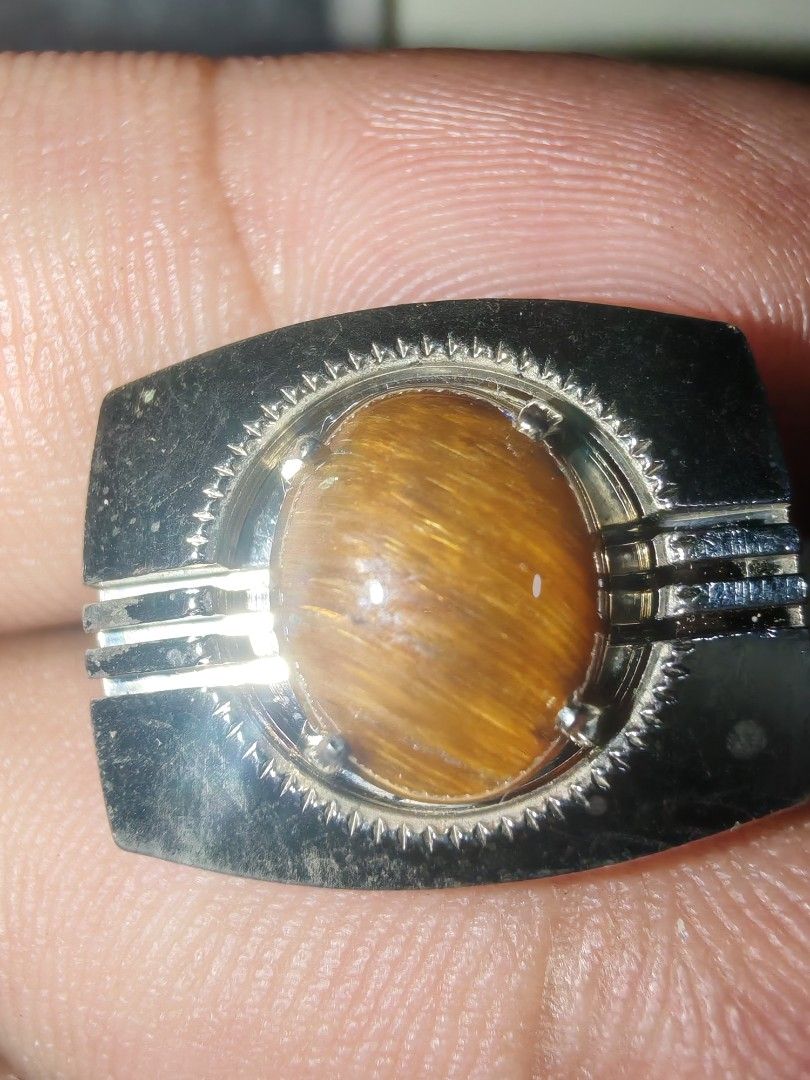 Rutilated Quartz Silvertone Cufflinks No markings In good condition 500 (Category: Cuff Links) located in Las Pinas. Submitted by zachethans (Listing ID 1460348317, Image 3). Description: Rutilated Quartz Silvertone Cufflinks No markings In good condition 500.