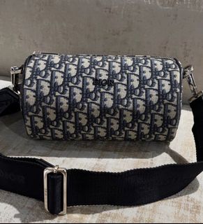 (Category: ) located in . Submitted by luxfashionz (Listing ID 1460429584, Image 1). Description: .