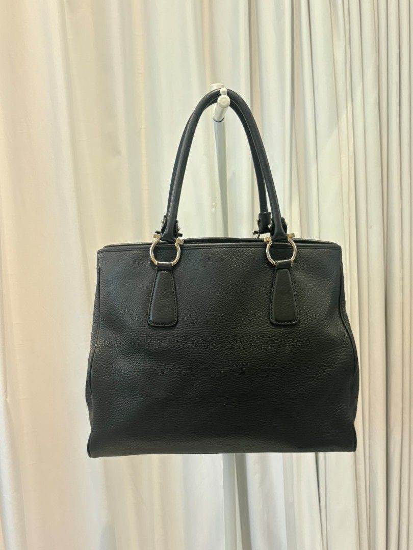 Salvatore Ferragamo Black Leather Bag (Category: Luxury Bags & Wallets) located in Makati City. Submitted by gensfinds (Listing ID 1460360081, Image 2). Description: .