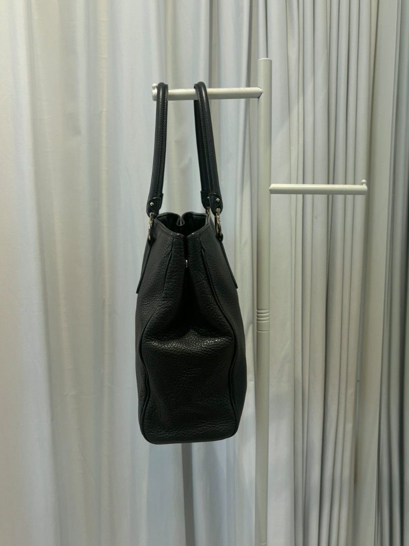 Salvatore Ferragamo Black Leather Bag (Category: Luxury Bags & Wallets) located in Makati City. Submitted by gensfinds (Listing ID 1460360081, Image 3). Description: .