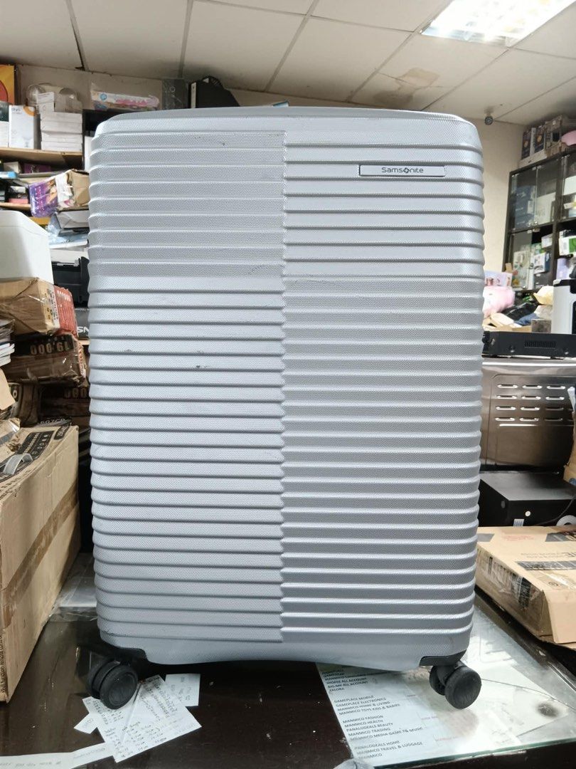 SAMSONITE Medium Size Hardcase Travel Luggage Suitcase (Category: Luggage) located in Pasay City. Submitted by meostore (Listing ID 1460380149, Image 1). Description: -Approx. Meas.: H 28” x L 19” x W 13” (inches) -Brand: Samsonite -Type: Hardshell / Hardcase -Features: 360° rotating wheels; TSA lock; Telescopic handle; Multiple compartments NOTE: Item has a specific broken portion. Please see actual photos. WYSIWYG BASIS!.
