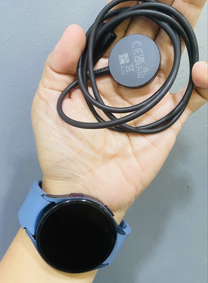 ✨Samsung Galaxy Watch5 ✨ (Category: Luxury Watches) located in Castillejos. Submitted by aprilynreyes_061123 (Listing ID 1460361251, Image 1). Description: ✅44mm ✅Sapphire blue variant ✅official magnetic wireless charging puck ⭐️ One UI Watch 6 ⭐️Wear OS / Android 14 ⭐️Security patch: August 1, 2025 ⭐️Release date ng update: October 27, 2025.