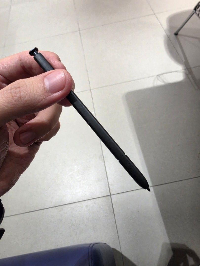 Samsung S23 Ultra S Pen original (graphite) (Category: Other Mobile & Gadget Accessories) located in Taguig. Submitted by mikisayoko (Listing ID 1460499439, Image 2). Description: selling s23 ultra spen, graphite color natrade in na po yung s23ultra kaya natira saken ung spen meetups at uptown mall bgc.