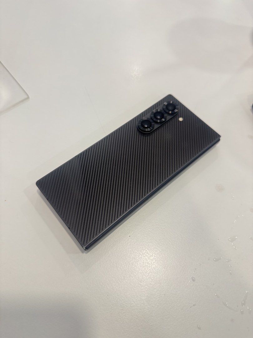 Samsung Z fold 6 5g 256gb (Category: Samsung) located in Manila. Submitted by kazou038 (Listing ID 1460491247, Image 1). Description: Samsung Fold 6 5g 256gb original price was 82,990 Issue: Mains screen not working and may dent Frontscreen used all working sa front malinaw cam and good for games MEET UP ONLY MANILA AREA.