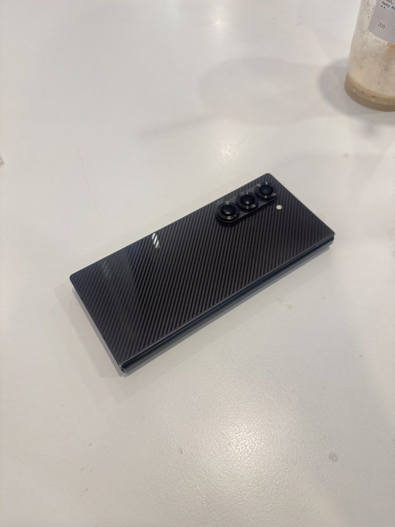 Samsung Z fold 6 5g 256gb (Category: Samsung) located in Manila. Submitted by kazou038 (Listing ID 1460491247, Image 2). Description: Samsung Fold 6 5g 256gb original price was 82,990 Issue: Mains screen not working and may dent Frontscreen used all working sa front malinaw cam and good for games MEET UP ONLY MANILA AREA.