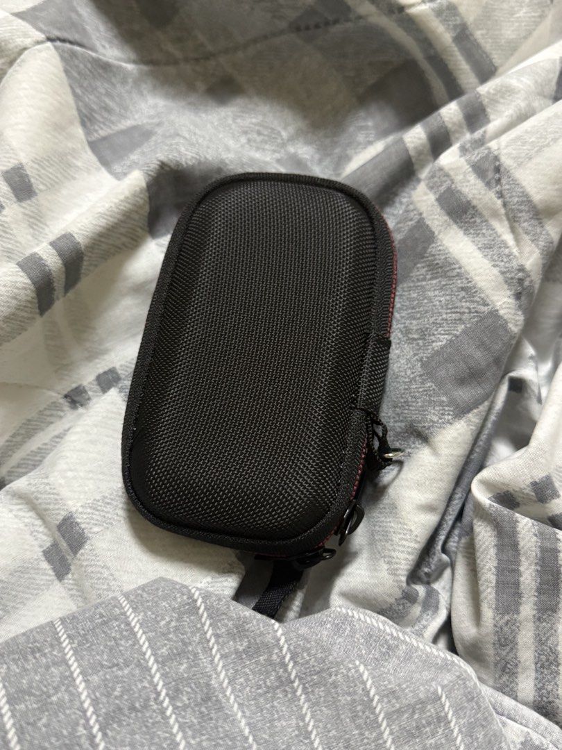 Sandisk Extreme Portable USB 3.2 SSD (1TB) (Category: Hard Disks & Thumbdrives) located in Las Pinas. Submitted by fnrdupaya (Listing ID 1460444007, Image 3). Description: Original Price - Php 13,000+ NOTE: THIS IS FOR ANDROID TYPE C, IPHONE 15, 16, AND LAPTOP TYPE C/USB-A Full Specifications Interface: USB 3.2 Gen 2 Connector: USB-C Compatibility: USB 3.2 Gen 2 (10Gb/s), USB 3.0, USB 2.0 Dimensions (L x W x H): 8.95mm x 52.42mm x 100.54mm Inclus