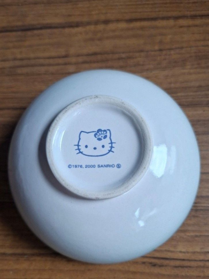 Sanrio Hello Kitty Light Blue Bowl (Category: Other Kitchenware & Tableware) located in Consolacion. Submitted by luxekerei (Listing ID 1460121541, Image 2). Description: - light blue ceramic Sanrio Hello Kitty bowl featuring a graphic of Hello Kitty on the front with subtle pastel floral accents along the inside rim..