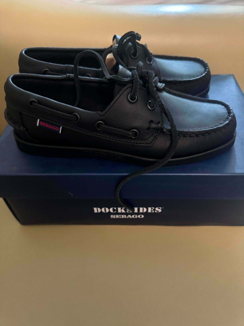 Sebago Dockside - Total Black (Category: Loafers) located in Manila. Submitted by jtfr5 (Listing ID 1460365472, Image 2). Description: brand new never been used 35.5Eur.