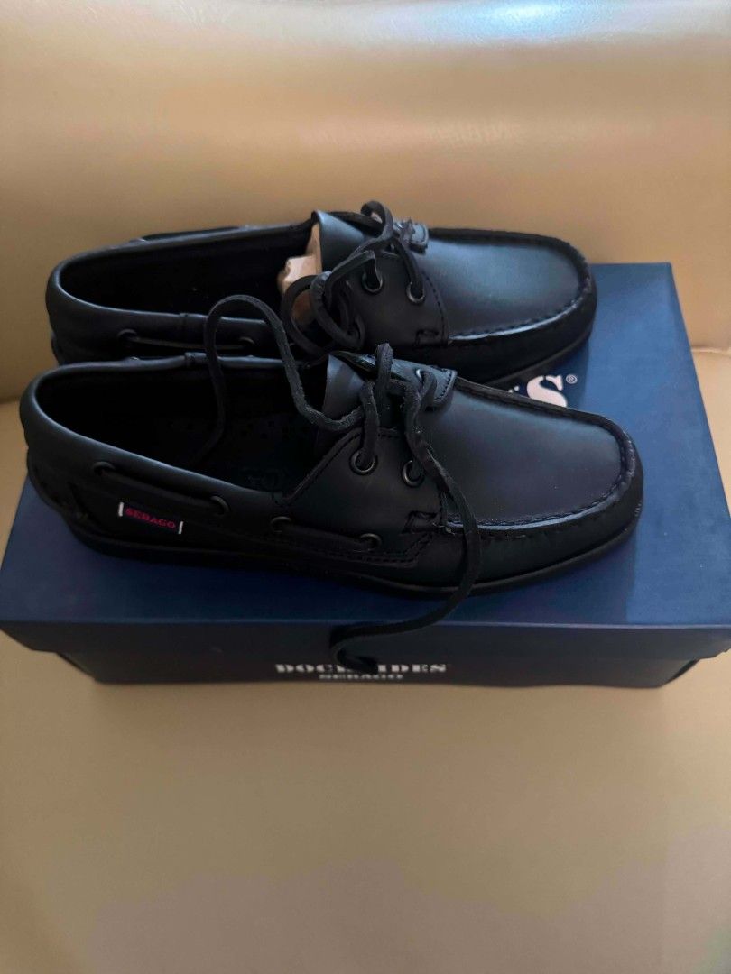 Sebago Dockside - Total Black (Category: Loafers) located in Manila. Submitted by jtfr5 (Listing ID 1460365472, Image 1). Description: brand new never been used 35.5Eur.