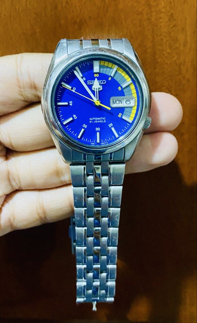 ✨Seiko 5 “SPEED RACER” 37MM✨ (Category: Luxury Watches) located in Castillejos. Submitted by aprilynreyes_061123 (Listing ID 1460452983, Image 2). Description: ✅FREE BOX ✅FREE PAPER BAG .