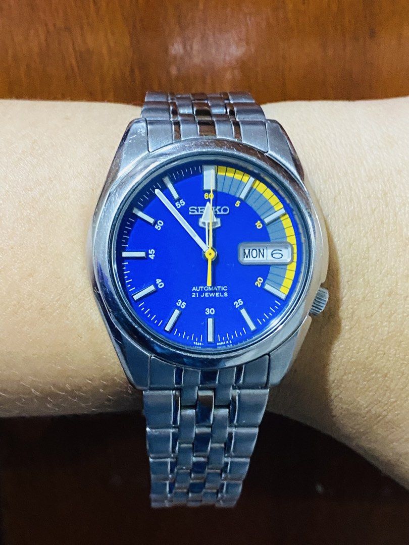 ✨Seiko 5 “SPEED RACER” 37MM✨ (Category: Luxury Watches) located in Castillejos. Submitted by aprilynreyes_061123 (Listing ID 1460452983, Image 3). Description: ✅FREE BOX ✅FREE PAPER BAG .