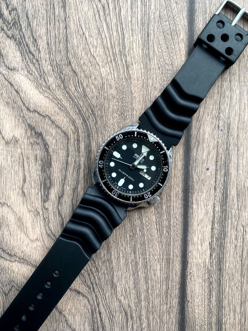 Seiko Diver's Automatic (SKX007) (Category: Men's Watches) located in Dipolog. Submitted by jrluxurywatch (Listing ID 1460315474, Image 2). Description: Seiko Diver's Automatic (SKX007) -💯Authentic -Japan Automatic Movement -Serial number (791201) -Calibre (7s26-0020) -luminous hands and marker -200m water resistant -Stainless steel case -Rubber strap -Case size 42mm -Lug width 22mm -Condition :9/10 - Ready to dive Price :₱6,500 only Disclaimer:
