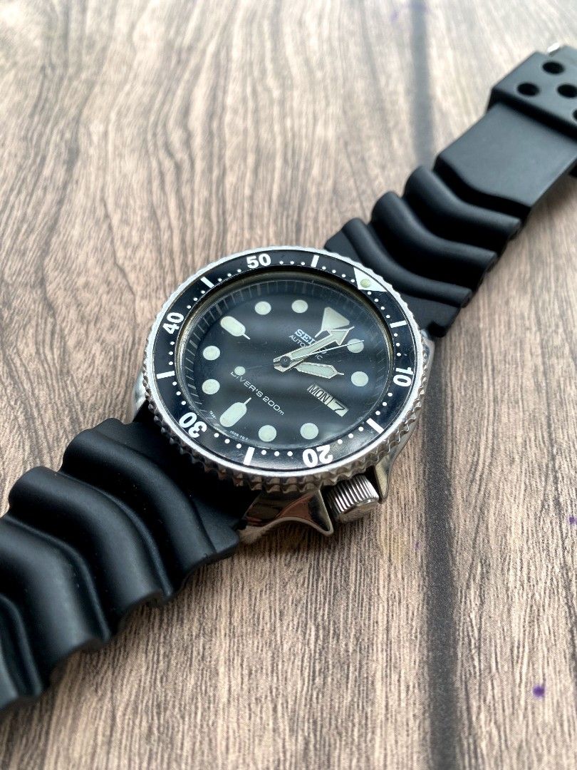 Seiko Diver's Automatic (SKX007) (Category: Men's Watches) located in Dipolog. Submitted by jrluxurywatch (Listing ID 1460315474, Image 3). Description: Seiko Diver's Automatic (SKX007) -💯Authentic -Japan Automatic Movement -Serial number (791201) -Calibre (7s26-0020) -luminous hands and marker -200m water resistant -Stainless steel case -Rubber strap -Case size 42mm -Lug width 22mm -Condition :9/10 - Ready to dive Price :₱6,500 only Disclaimer: