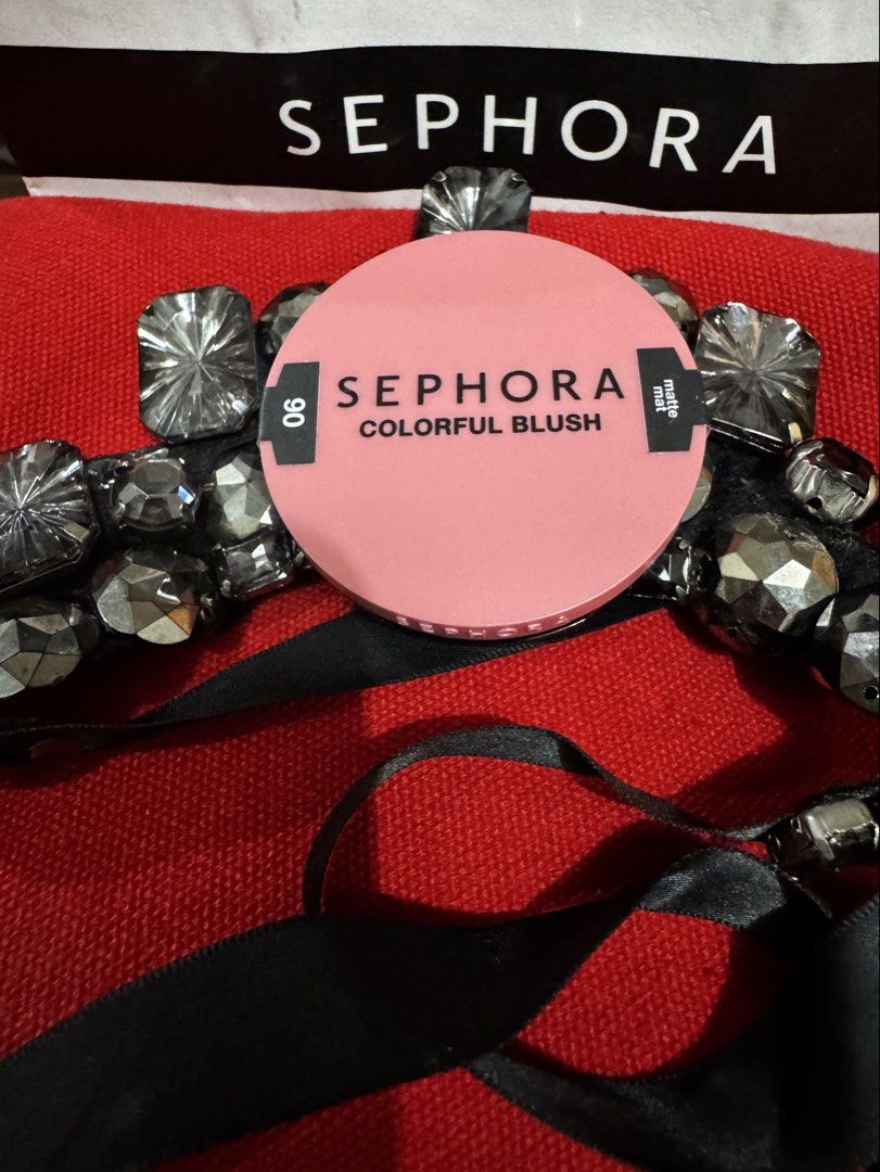 Sephora Colorful Blush - 06Flirt It Up Matte (Category: Makeup) located in Quezon City. Submitted by vibelane_shop (Listing ID 1460407475, Image 2). Description: - Sephora Colorful Blush - Shade: 06Flirt It Up - Finish: Matte - Intense color payoff with a single stroke - Provides a natural, healthy flush - Smooth and easy application - Highly pigmented - Net Weight: 3.5g.