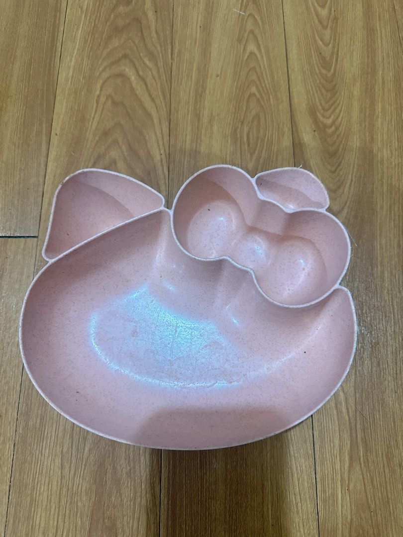 Set of 5 Hello Kitty Plates (Category: Dinnerware & Cutlery) located in Manila. Submitted by dolcedeganda (Listing ID 1460432519, Image 2). Description: - Set of 5 adorable Kitty plates - Includes 3 plates shaped like Kitty's face - 1 square plate featuring a chef Kitty design - 1 divided plate, perfect for serving different foods - Charming pink and white color scheme - Ideal for kids or any Kitty enthusiast - Please note: Some minor marks are v