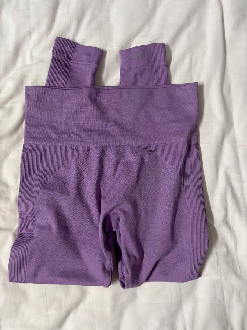 Set Active SCULPFLEX set (Category: Activewear) located in Singapore. Submitted by gtl_dl (Listing ID 1460413874, Image 4). Description: M top S bottom fits US4 looking to clear as I don’t reach out for it anymore Shipping additional $2.50.