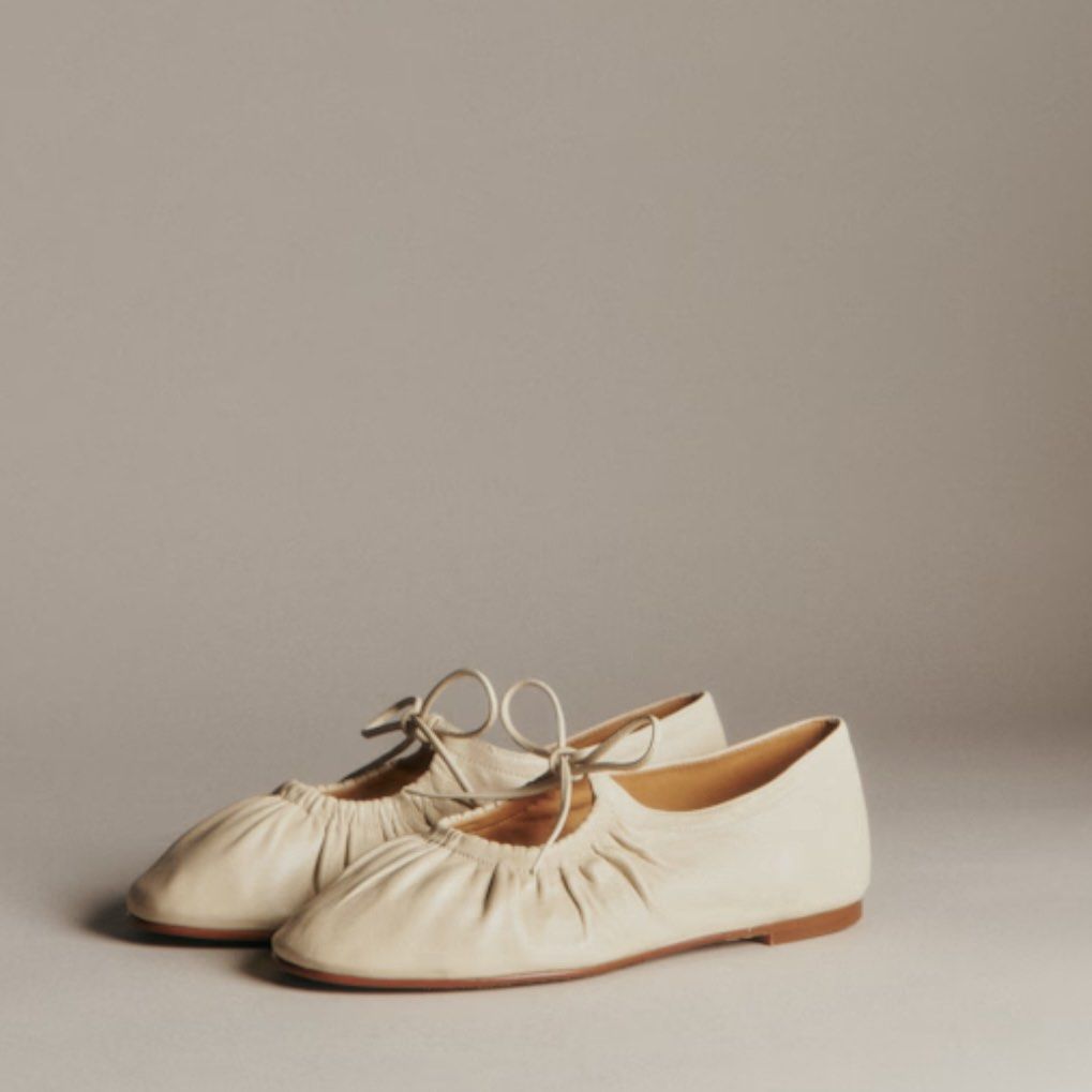 Sezane Marthe Ballet Flats Paris Pasabuy! (Category: Flats & Sandals) located in Quezon City. Submitted by nchm88 (Listing ID 1460365377, Image 3). Description: Sezane Marthe Ballerinas Flat Mary Janes Piece made in Portuguese workshop Lace-up closure system Ballerina with flexible construction, in the spirit of sacchetto Smooth leather exterior Leather lining and insole Rubber outsole Heel height: 0.4 in / 1 cm Sizes available: 35,36,37,38,39,40