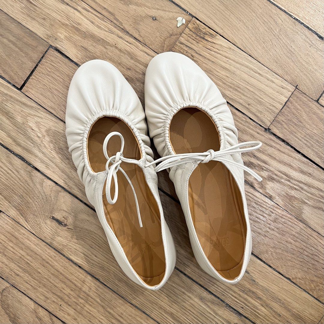 Sezane Marthe Ballet Flats Paris Pasabuy! (Category: Flats & Sandals) located in Quezon City. Submitted by nchm88 (Listing ID 1460365377, Image 1). Description: Sezane Marthe Ballerinas Flat Mary Janes Piece made in Portuguese workshop Lace-up closure system Ballerina with flexible construction, in the spirit of sacchetto Smooth leather exterior Leather lining and insole Rubber outsole Heel height: 0.4 in / 1 cm Sizes available: 35,36,37,38,39,40