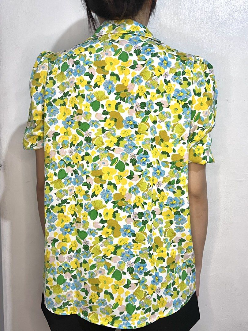 SH3IN Floral Button Down Top (Category: Blouses) located in Marikina City. Submitted by trish.grcia (Listing ID 1460381913, Image 2). Description: • Floral print • Button-down style • Cute & versatile • Good condition • Small but can fit to Medium.