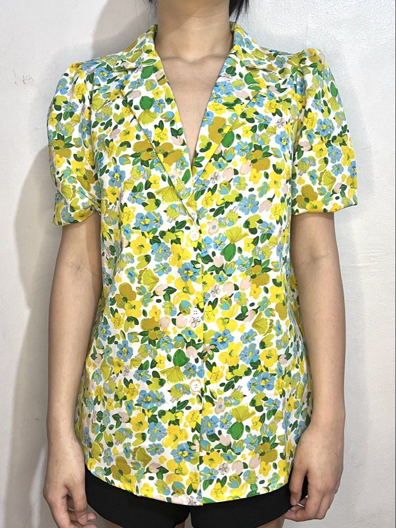 SH3IN Floral Button Down Top (Category: Blouses) located in Marikina City. Submitted by trish.grcia (Listing ID 1460381913, Image 1). Description: • Floral print • Button-down style • Cute & versatile • Good condition • Small but can fit to Medium.