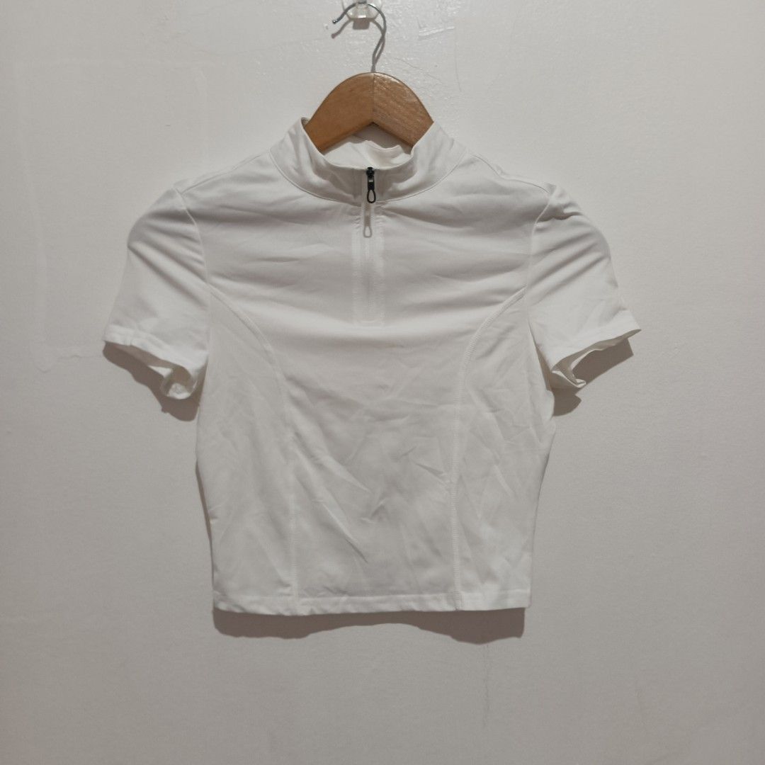 Shein | Small | white active wear (Category: Activewear) located in Subic. Submitted by mustardt_ (Listing ID 1460366561, Image 1). Description: size: 15in x 17in code: c696.