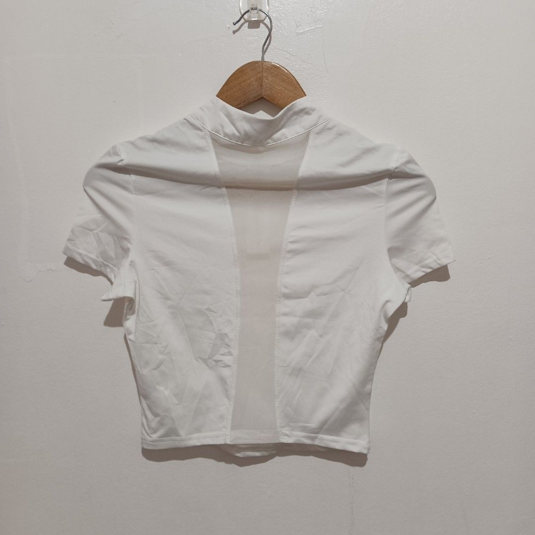 Shein | Small | white active wear (Category: Activewear) located in Subic. Submitted by mustardt_ (Listing ID 1460366561, Image 3). Description: size: 15in x 17in code: c696.