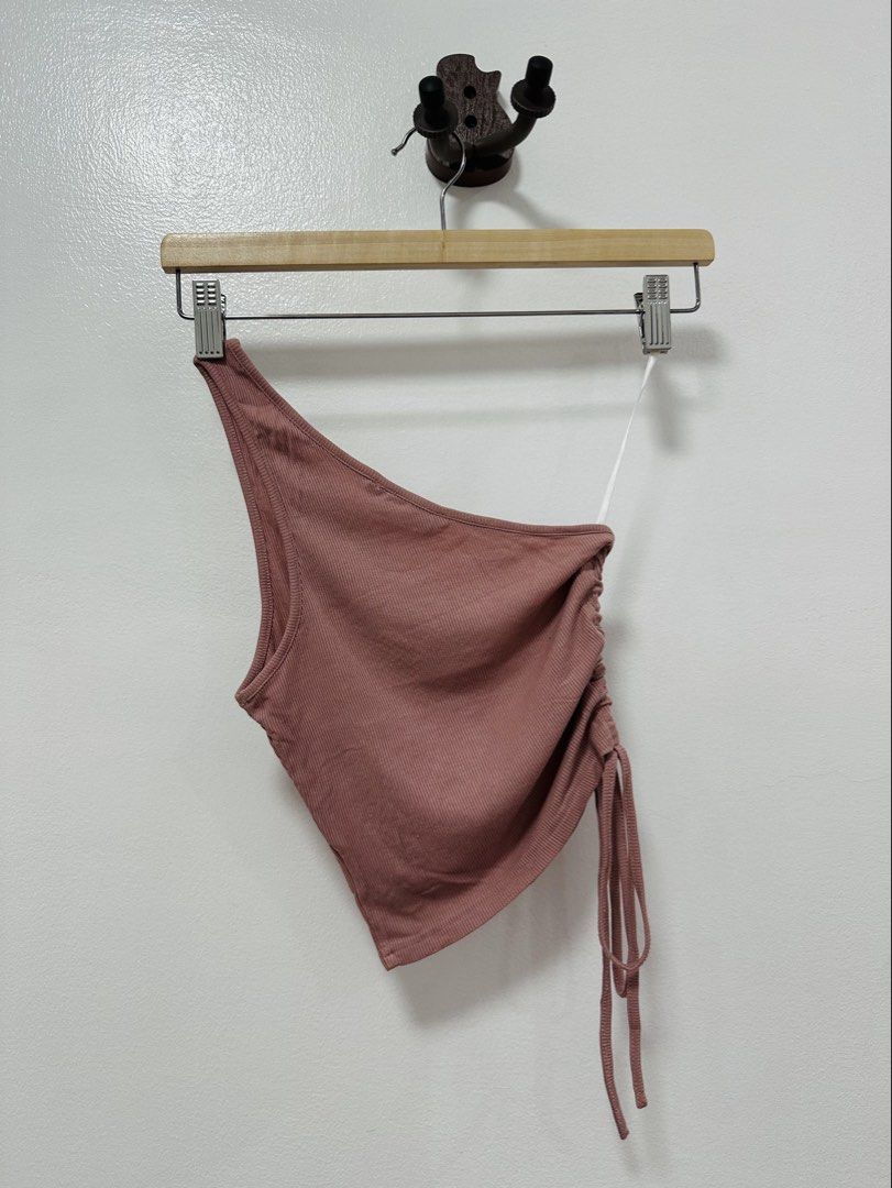 Shein Asymmetrical One Shoulder Pink Top (Category: Sleeveless) located in Paranaque City. Submitted by kokoclosets (Listing ID 1460471367, Image 2). Description: Never worn! Perfect going out top❤️.