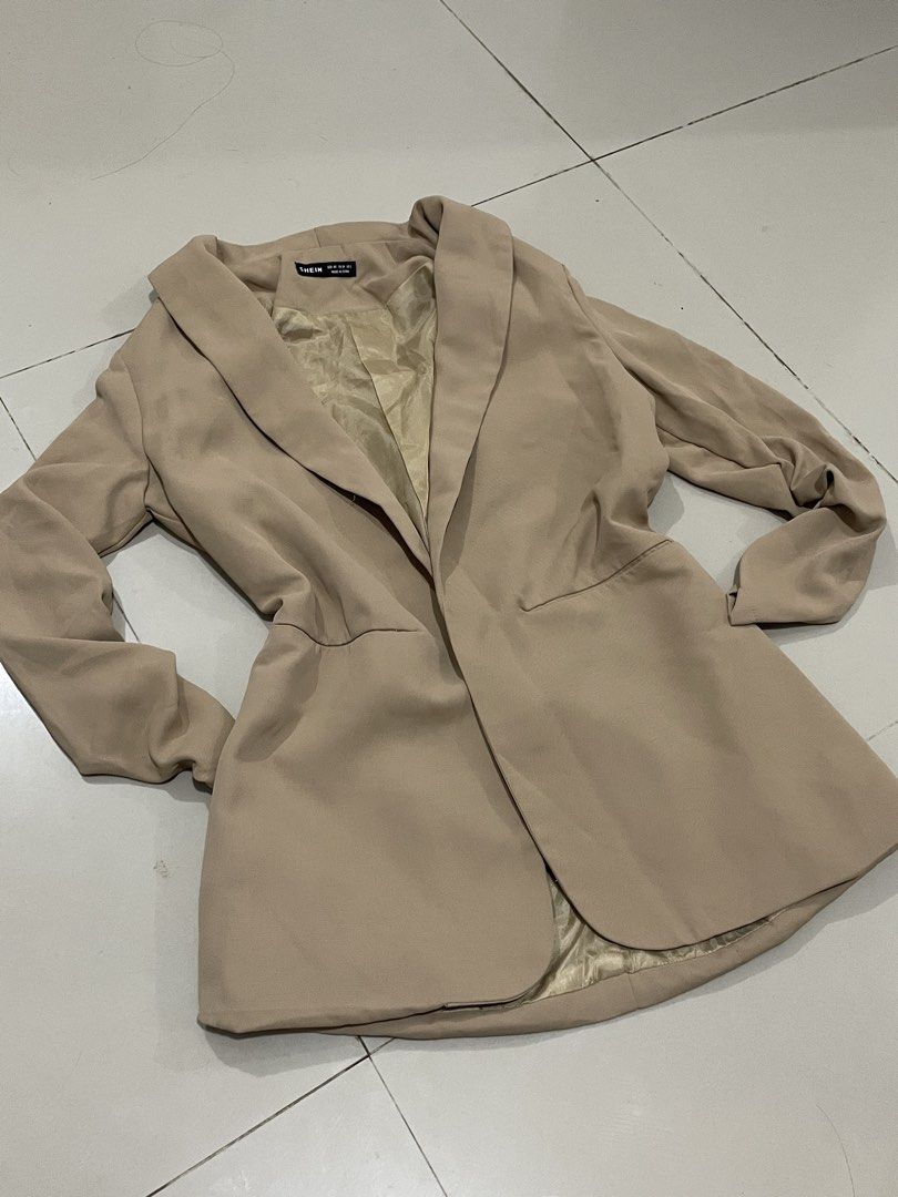 SHEIN Beige Blazer XS (Category: Coats, Jackets and Outerwear) located in Dinalupihan. Submitted by maple.apparel (Listing ID 1460321762, Image 2). Description: Details on the picture.