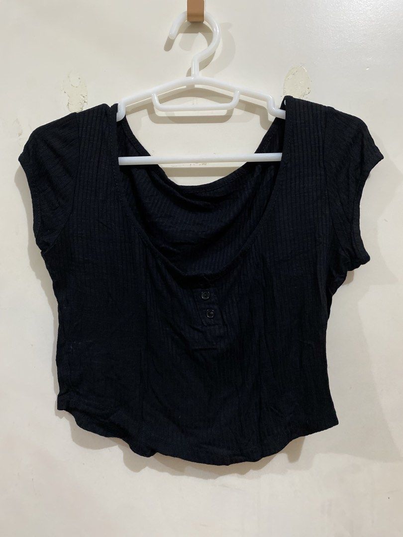 SHEIN Black Ribbed Square Neck Crop Top with Buttons (Category: Sleeveless) located in Taguig. Submitted by maly01_ (Listing ID 1460403433, Image 1). Description: - fits small to semi large frames (stretchable) dm for inquiries :).